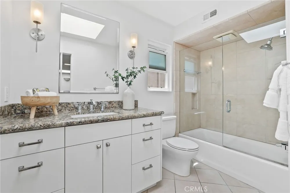 126 8th Seal Beach, CA 90740