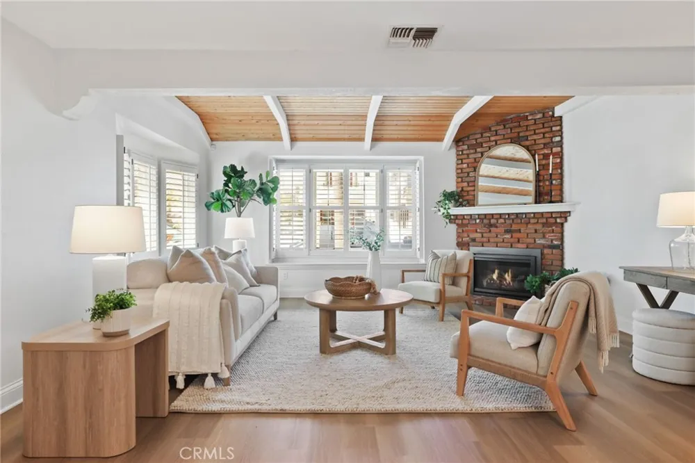 126 8th Seal Beach, CA 90740