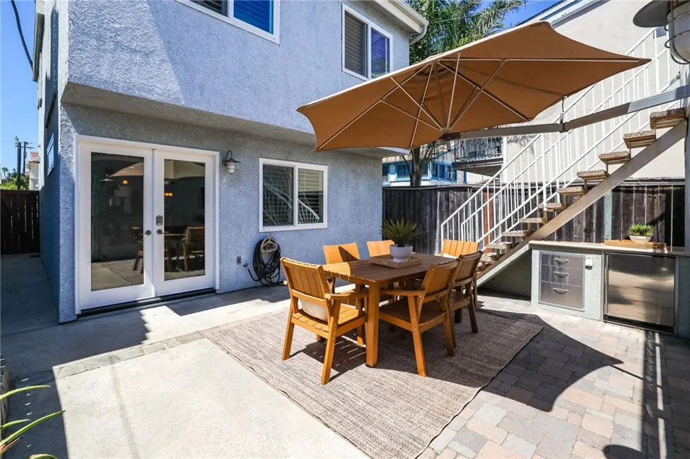 126 8th Seal Beach, CA 90740