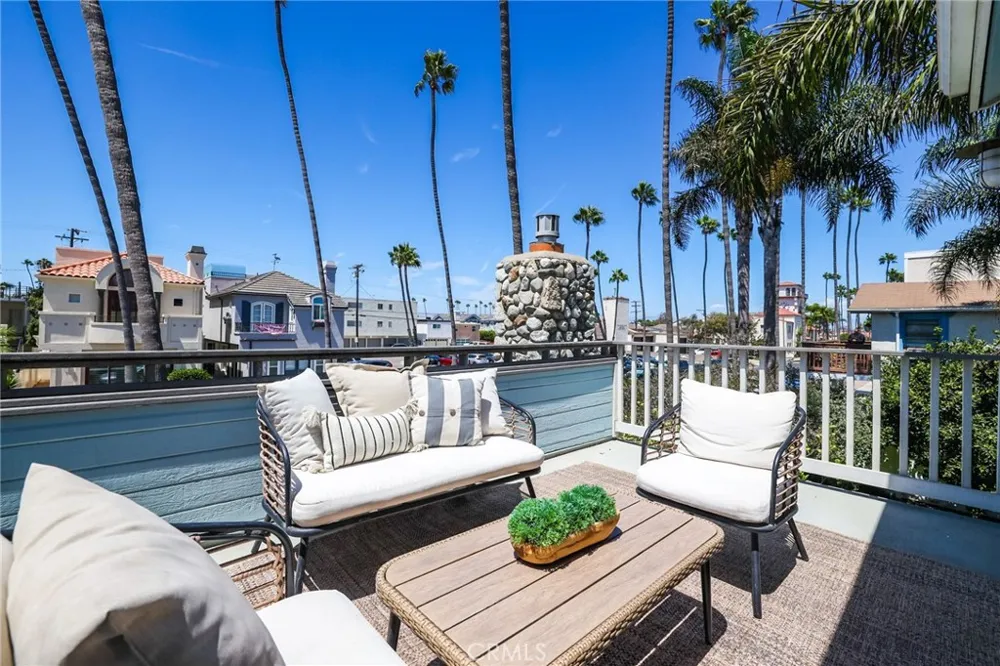 126 8th Seal Beach, CA 90740