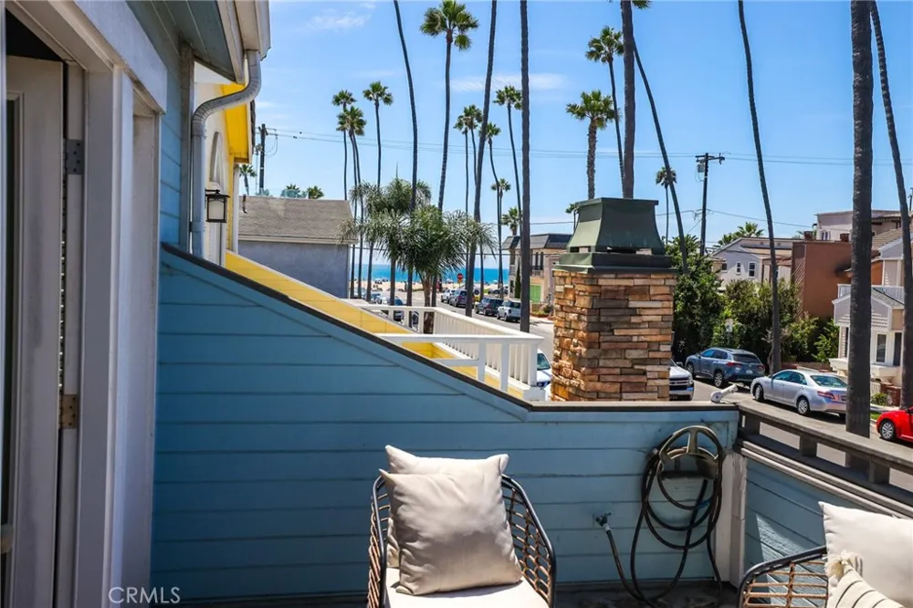126 8th Seal Beach, CA 90740