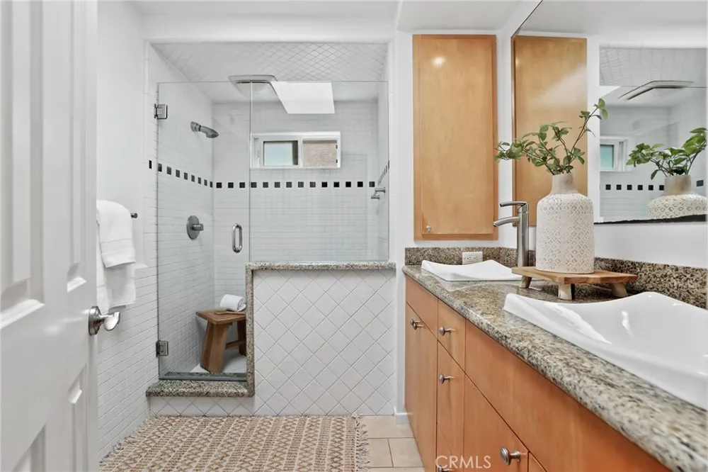 126 8th Seal Beach, CA 90740