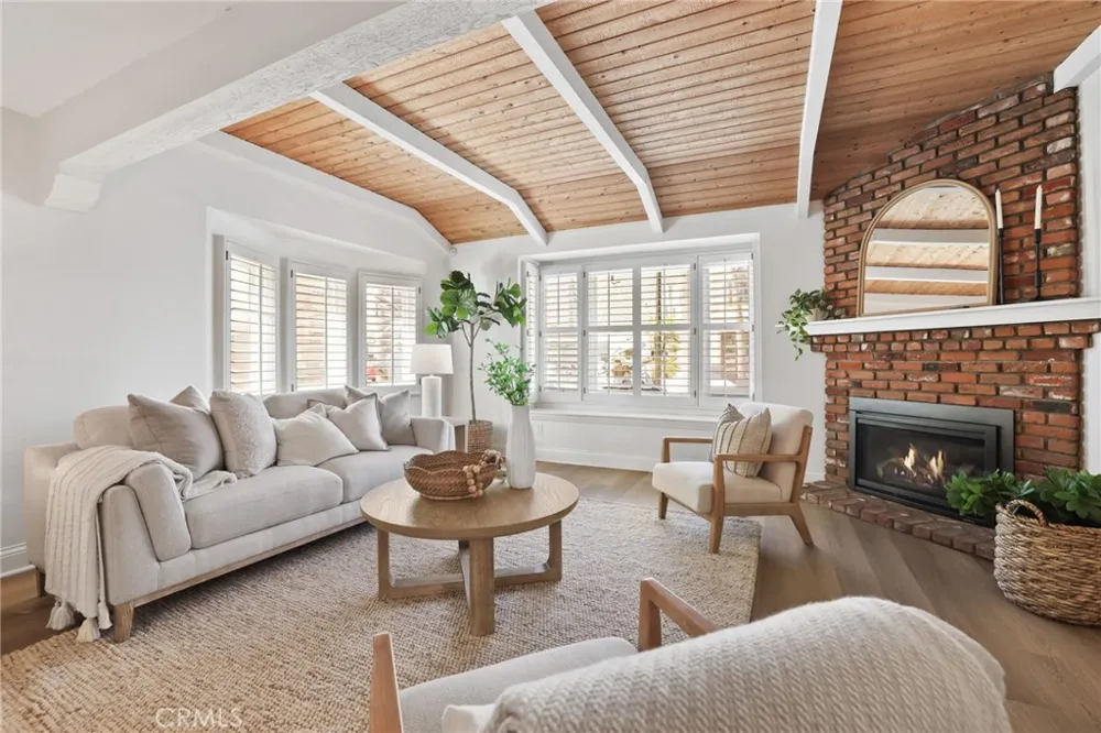 126 8th Seal Beach, CA 90740