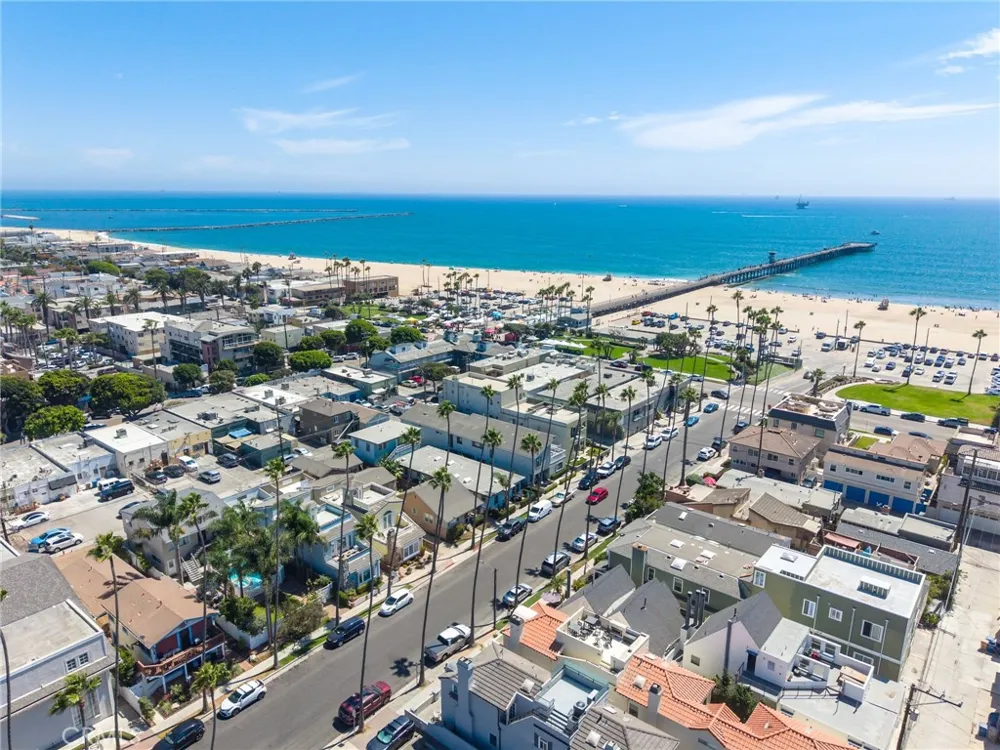 126 8th Seal Beach, CA 90740