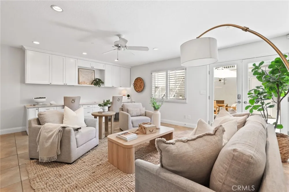 126 8th Seal Beach, CA 90740