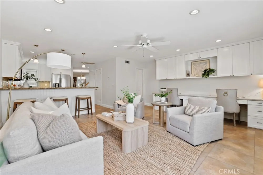 126 8th Seal Beach, CA 90740