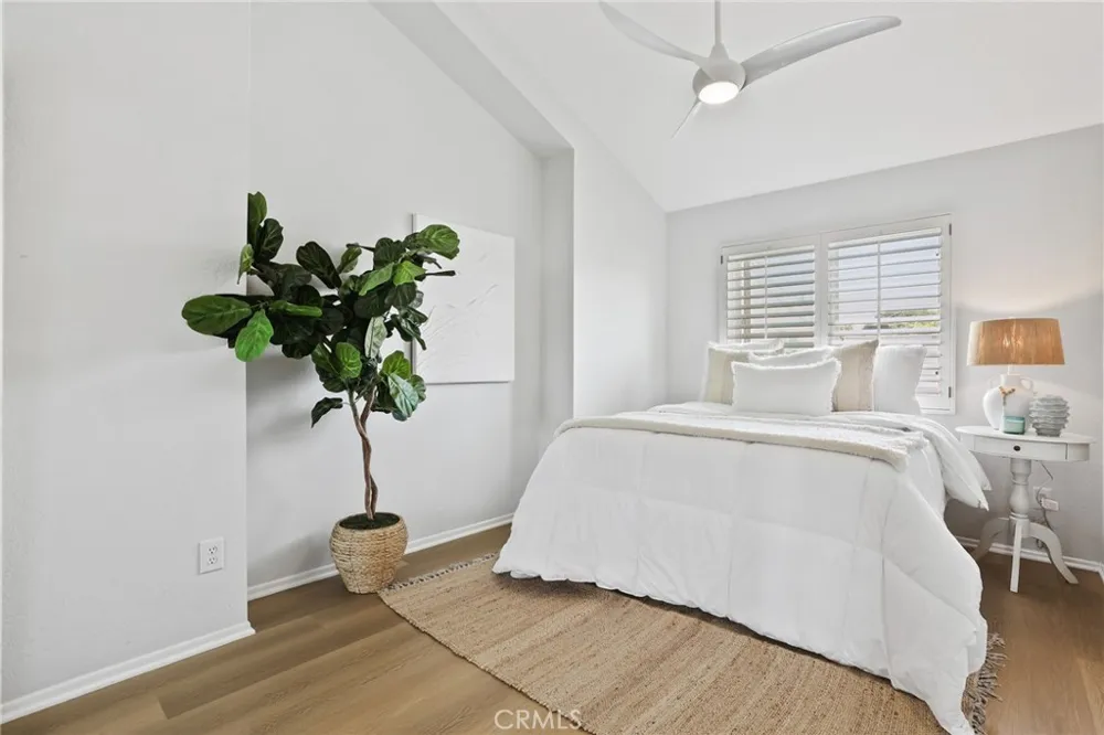 126 8th Seal Beach, CA 90740