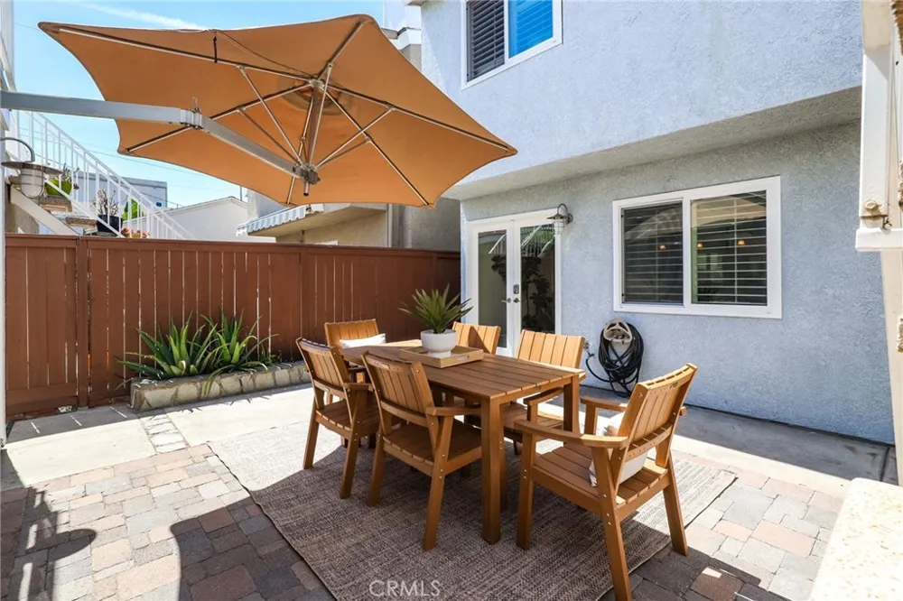 126 8th Seal Beach, CA 90740