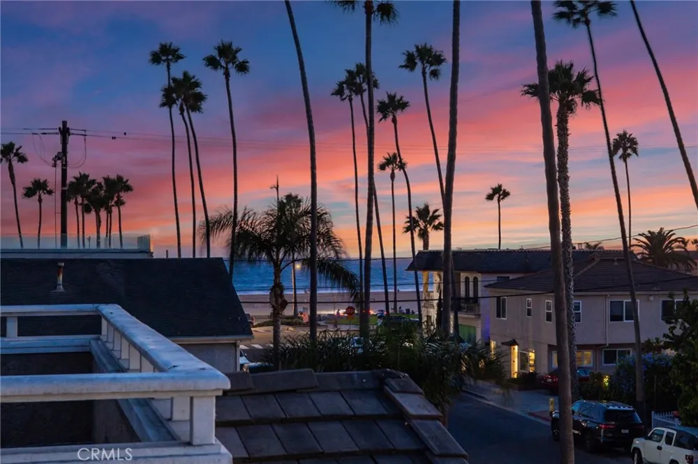 126 8th Seal Beach, CA 90740