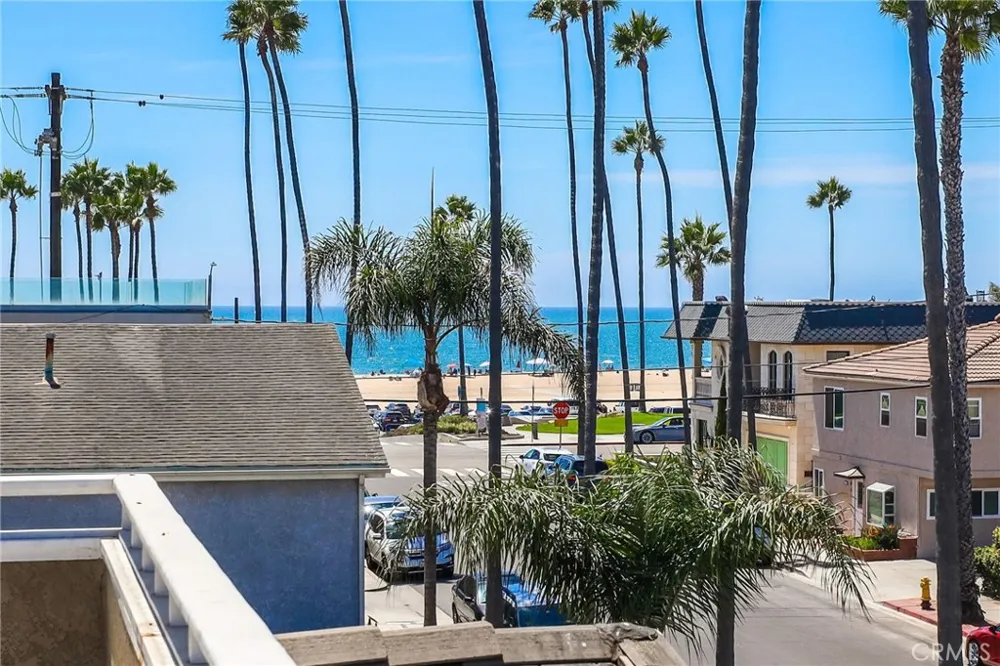 126 8th Seal Beach, CA 90740