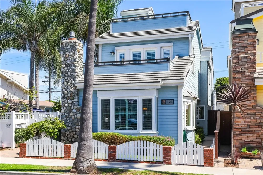 126 8th Seal Beach, CA 90740