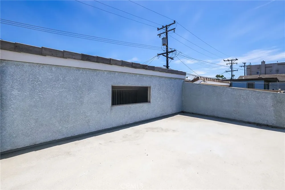 126 8th Seal Beach, CA 90740