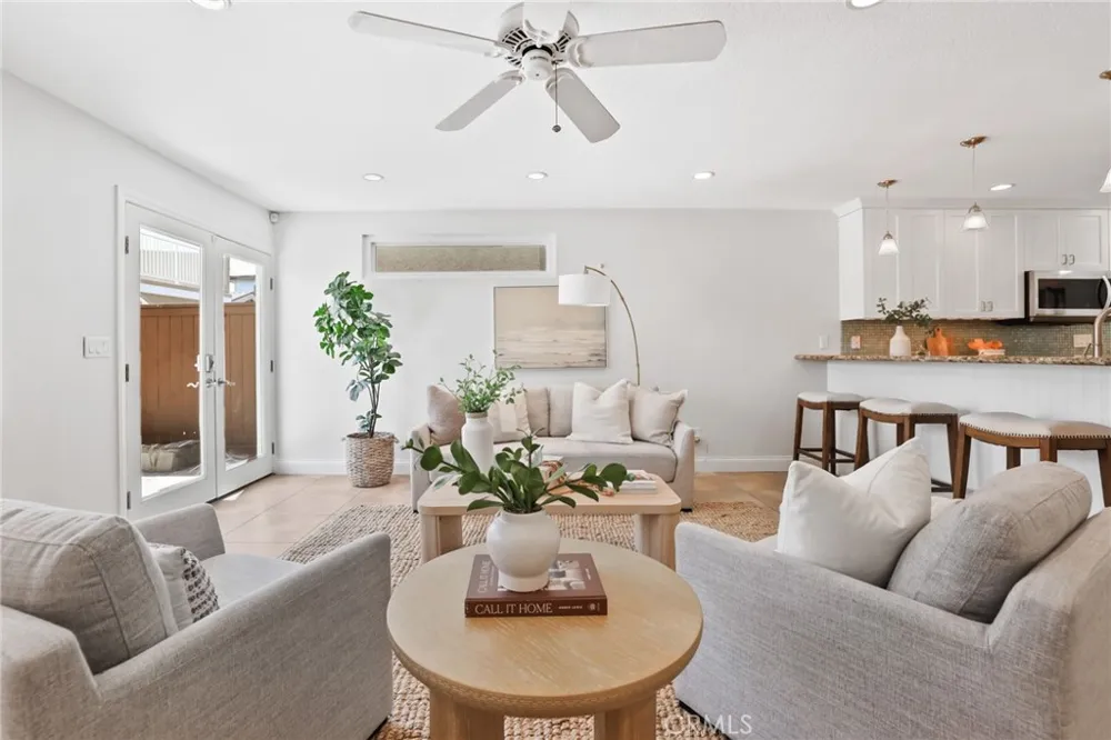 126 8th Seal Beach, CA 90740