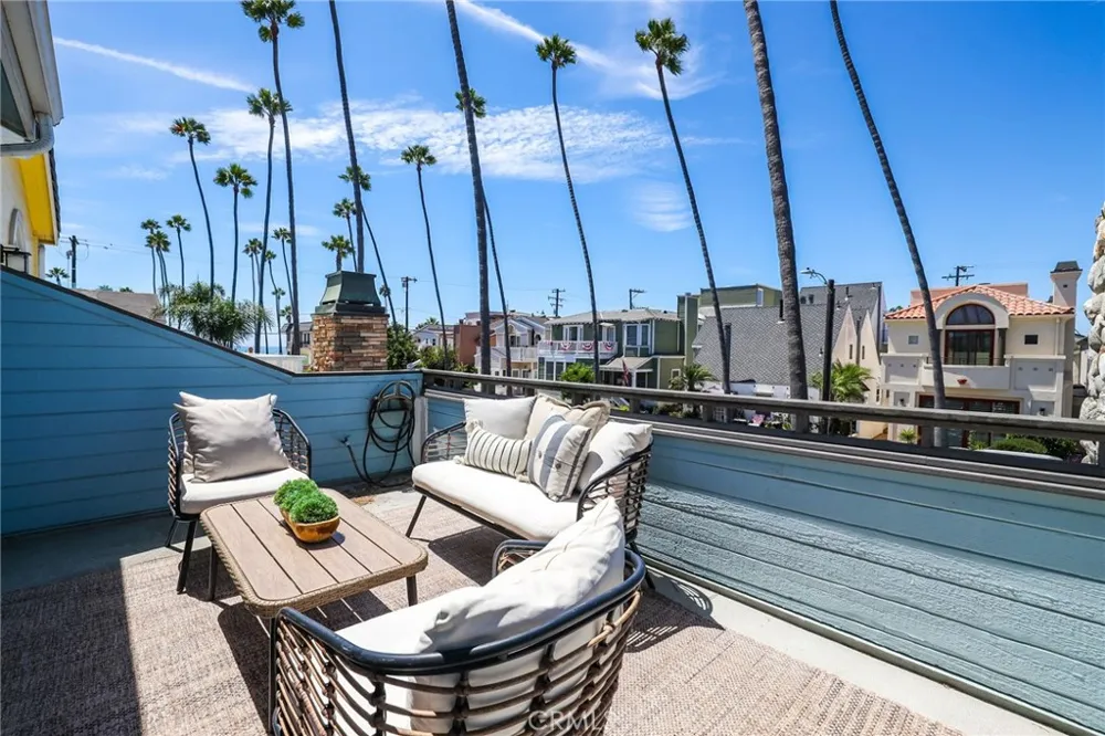 126 8th Seal Beach, CA 90740