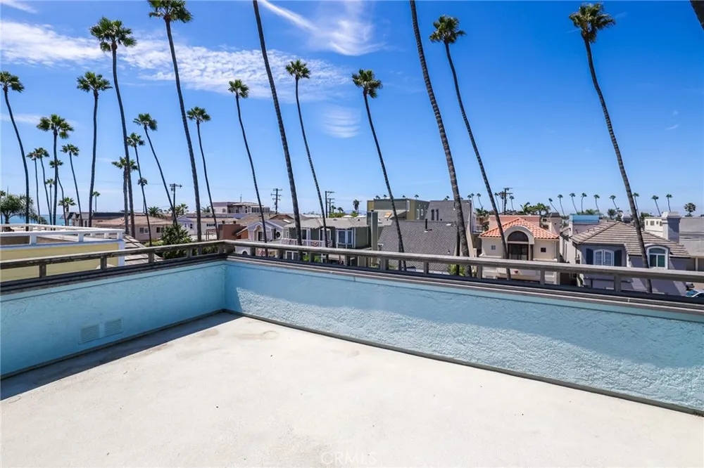 126 8th Seal Beach, CA 90740