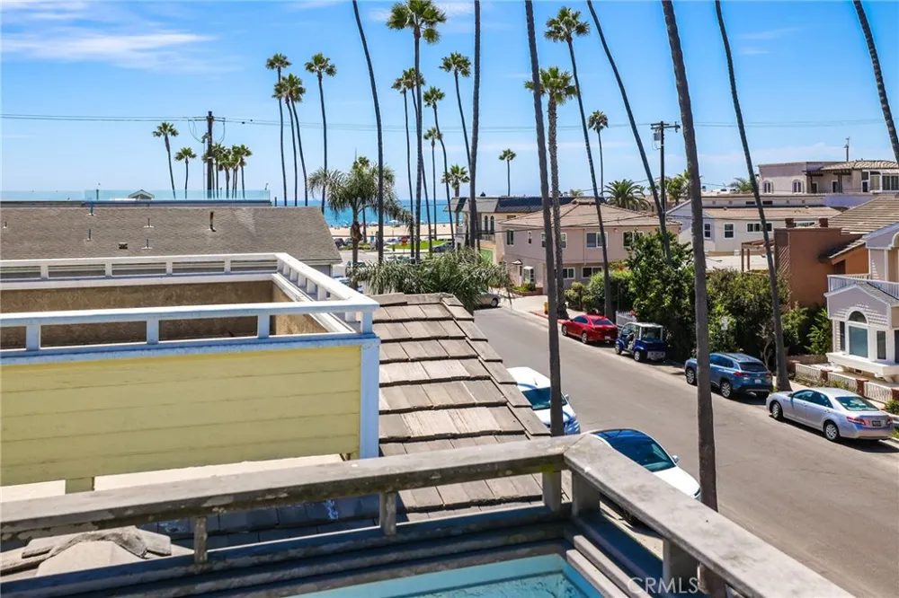 126 8th Seal Beach, CA 90740