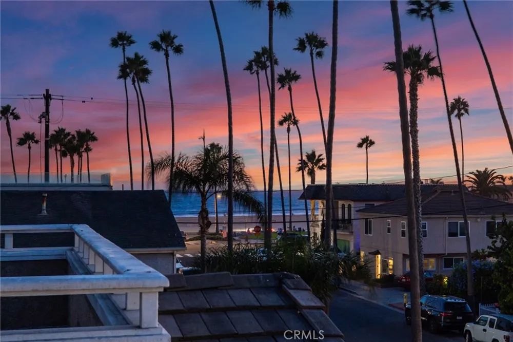 126 8th Seal Beach, CA 90740