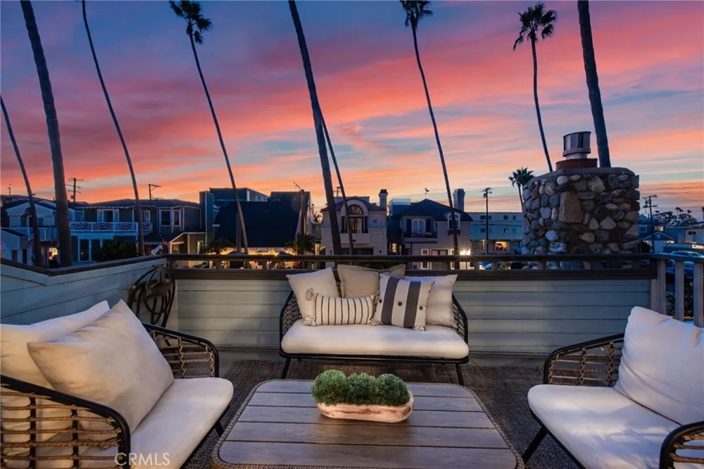126 8th Seal Beach, CA 90740