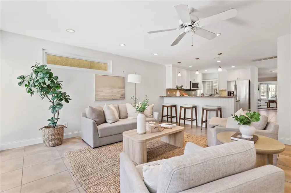 126 8th Seal Beach, CA 90740