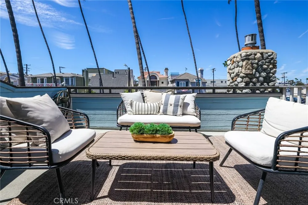 126 8th Seal Beach, CA 90740