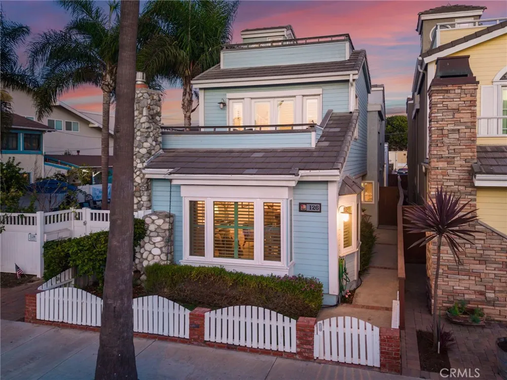 126 8th Seal Beach, CA 90740
