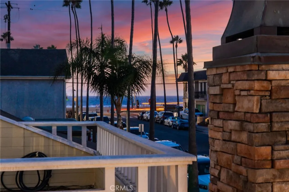 126 8th Seal Beach, CA 90740