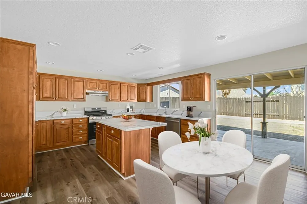 2116 Knollwood Court Court Rosamond, CA 93560