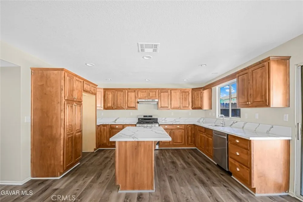 2116 Knollwood Court Court Rosamond, CA 93560