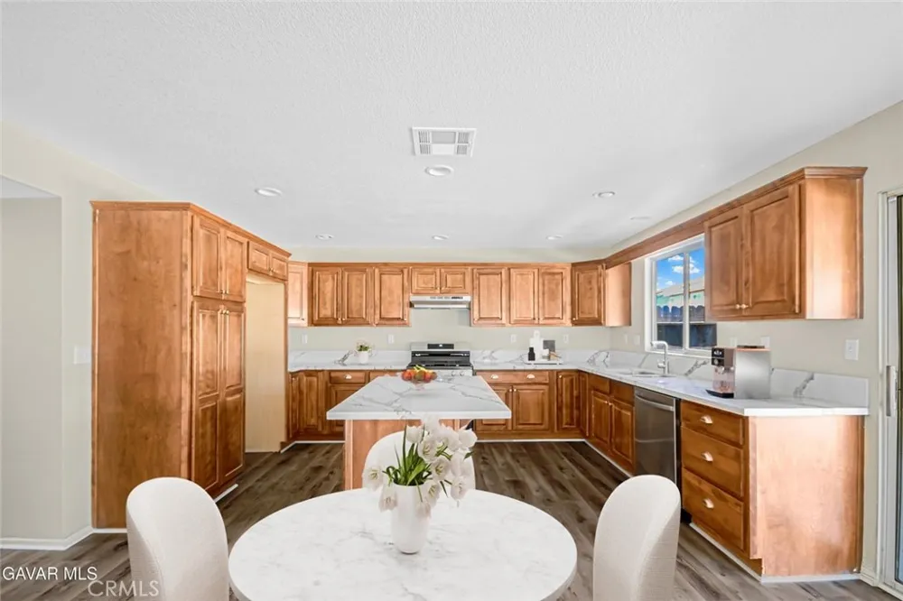 2116 Knollwood Court Court Rosamond, CA 93560