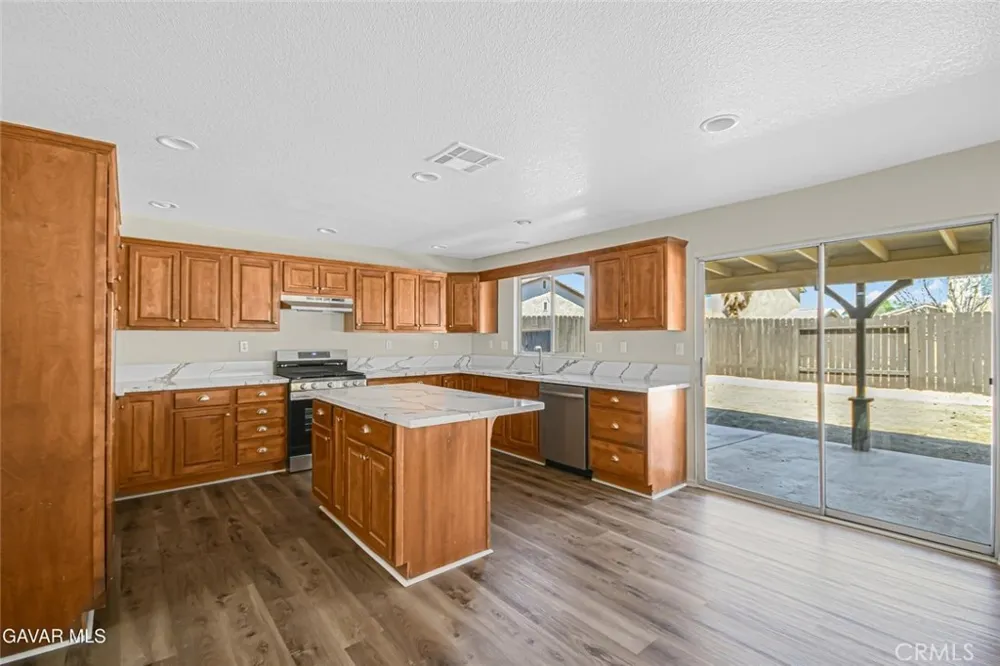 2116 Knollwood Court Court Rosamond, CA 93560