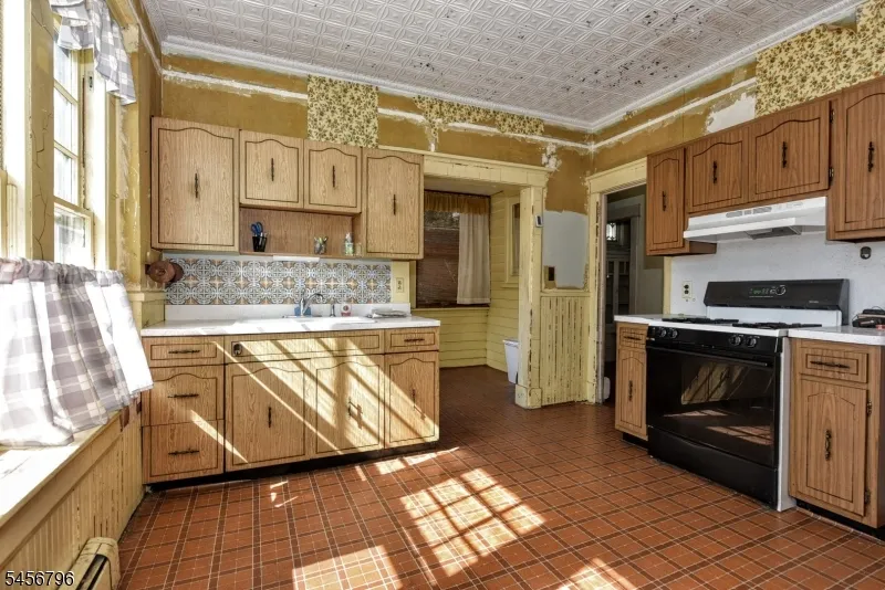 80 N 14Th St Prospect Park, NJ 07508