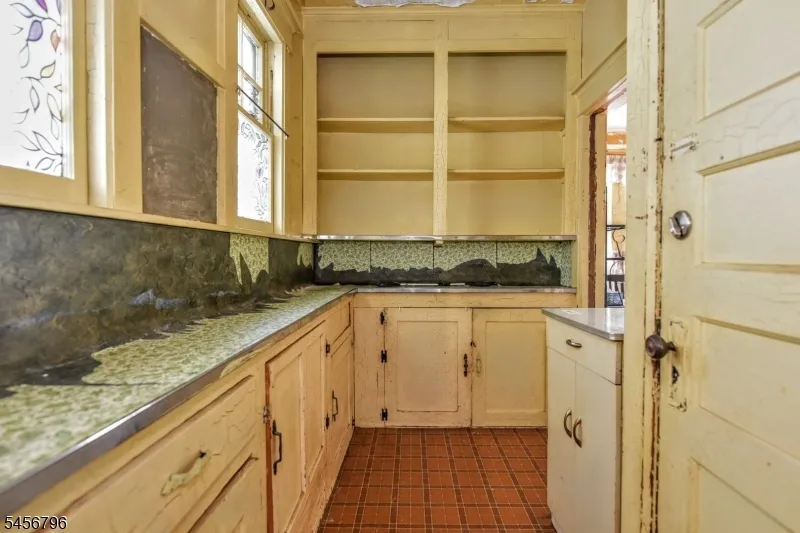80 N 14Th St Prospect Park, NJ 07508