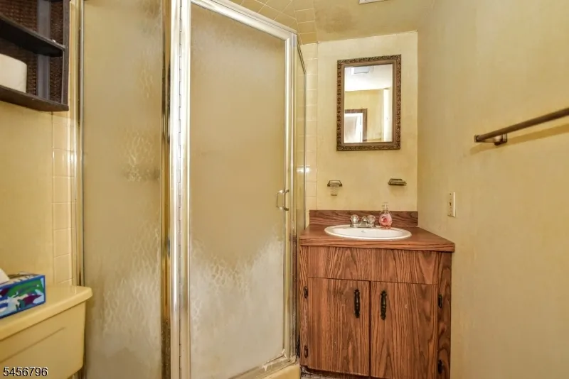 80 N 14Th St Prospect Park, NJ 07508