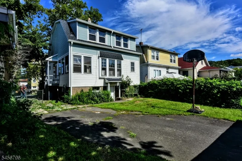 80 N 14Th St Prospect Park, NJ 07508