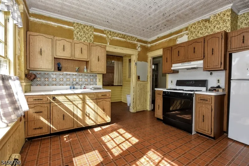 80 N 14Th St Prospect Park, NJ 07508