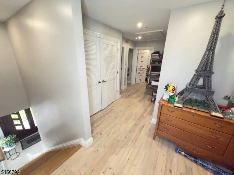 170 Mount Pleasant Ave Wallington, NJ 07057