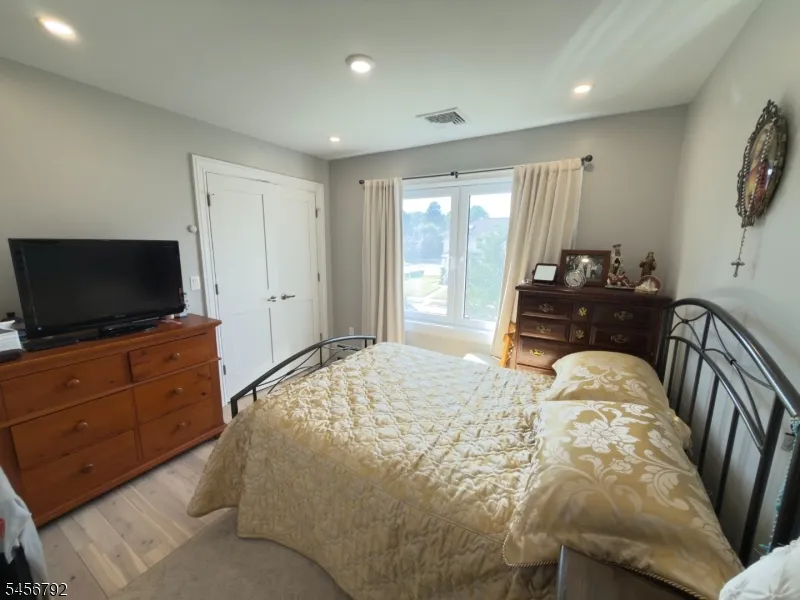 170 Mount Pleasant Ave Wallington, NJ 07057
