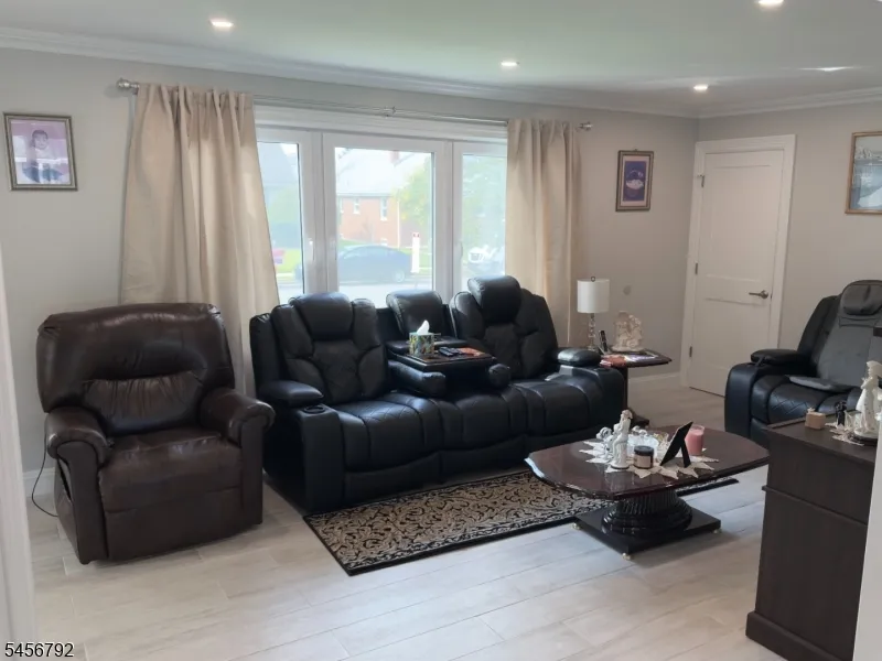 170 Mount Pleasant Ave Wallington, NJ 07057