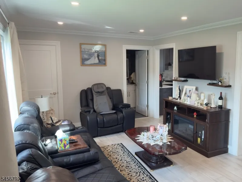 170 Mount Pleasant Ave Wallington, NJ 07057