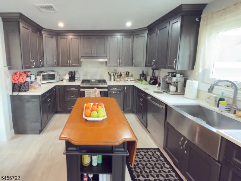170 Mount Pleasant Ave Wallington, NJ 07057
