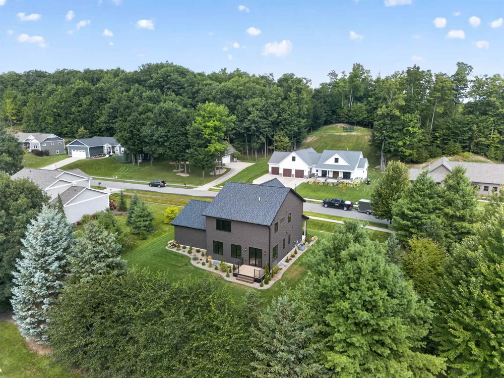 9336 E Summerfield Drive Elmwood Charter Township, MI 49684