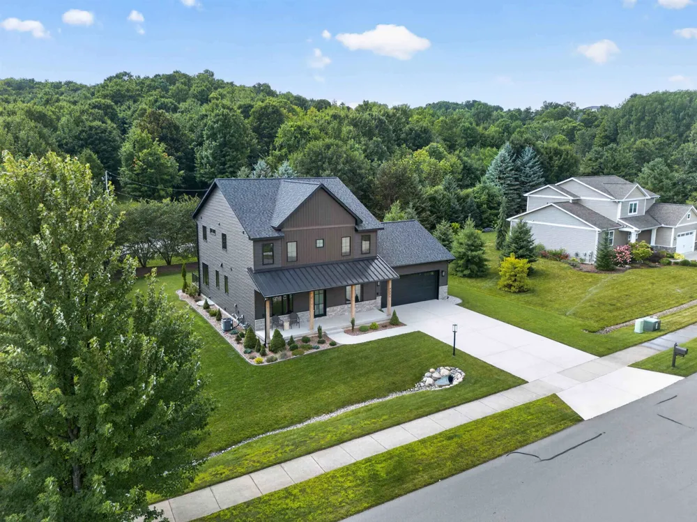 9336 E Summerfield Drive Elmwood Charter Township, MI 49684