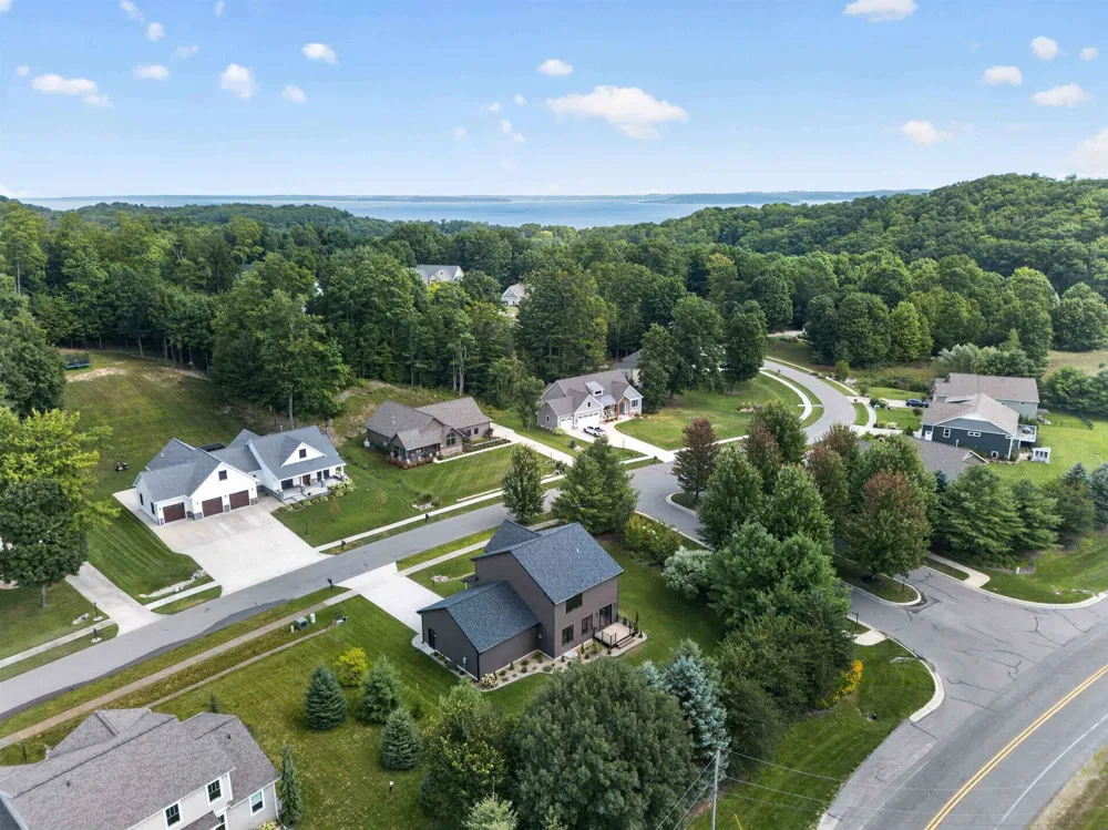 9336 E Summerfield Drive Elmwood Charter Township, MI 49684
