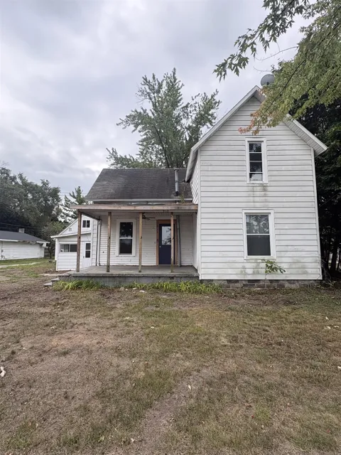 915 W Broadway Street
