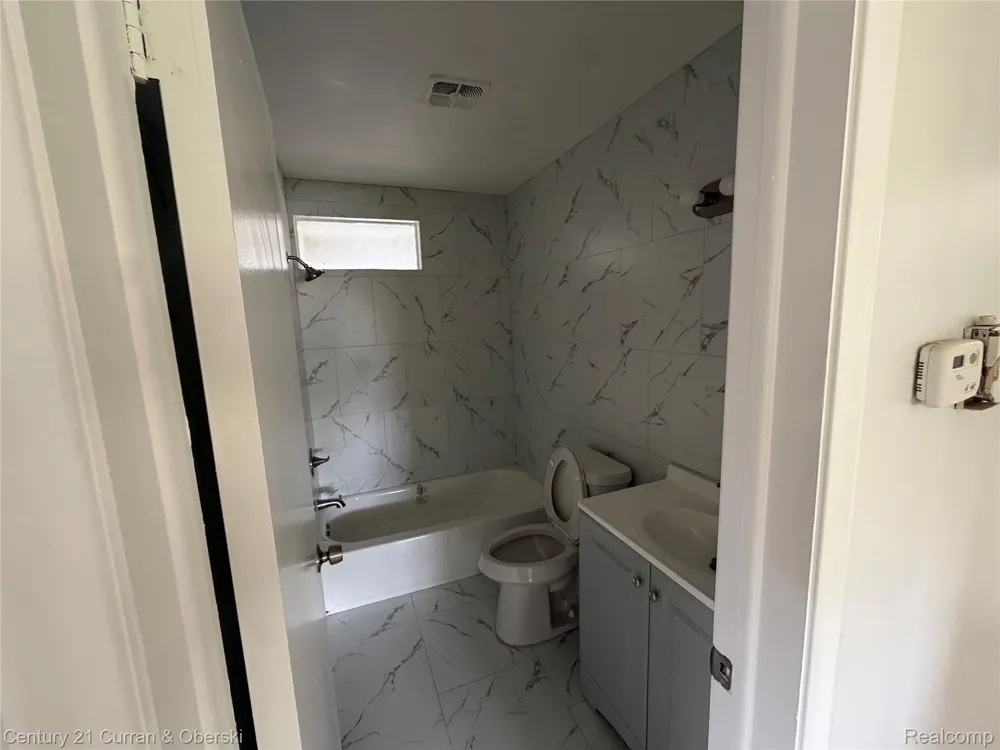20700 Whitlock Drive Dearborn Heights City, MI 48127