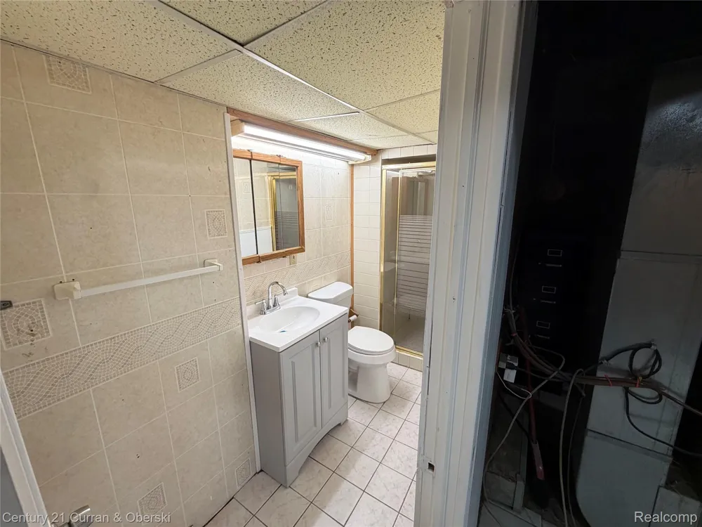 20700 Whitlock Drive Dearborn Heights City, MI 48127