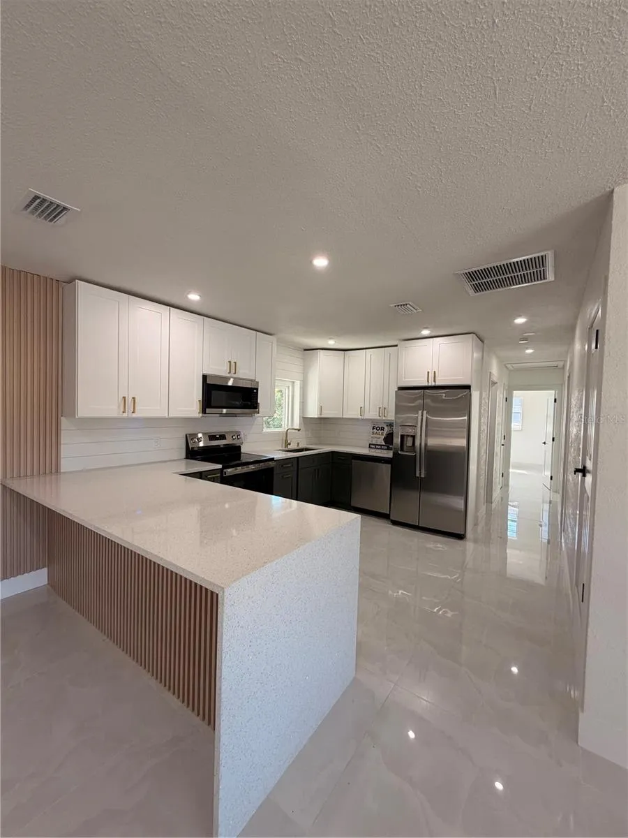 2405 21ST AVE W Bradenton, FL 34205
