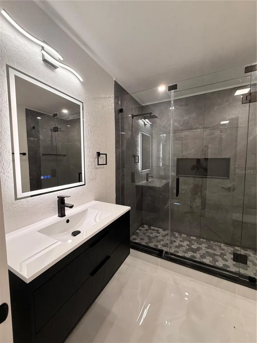 2405 21ST AVE W Bradenton, FL 34205