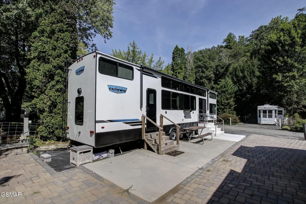 4229 E Parkway Gatlinburg, TN 37738