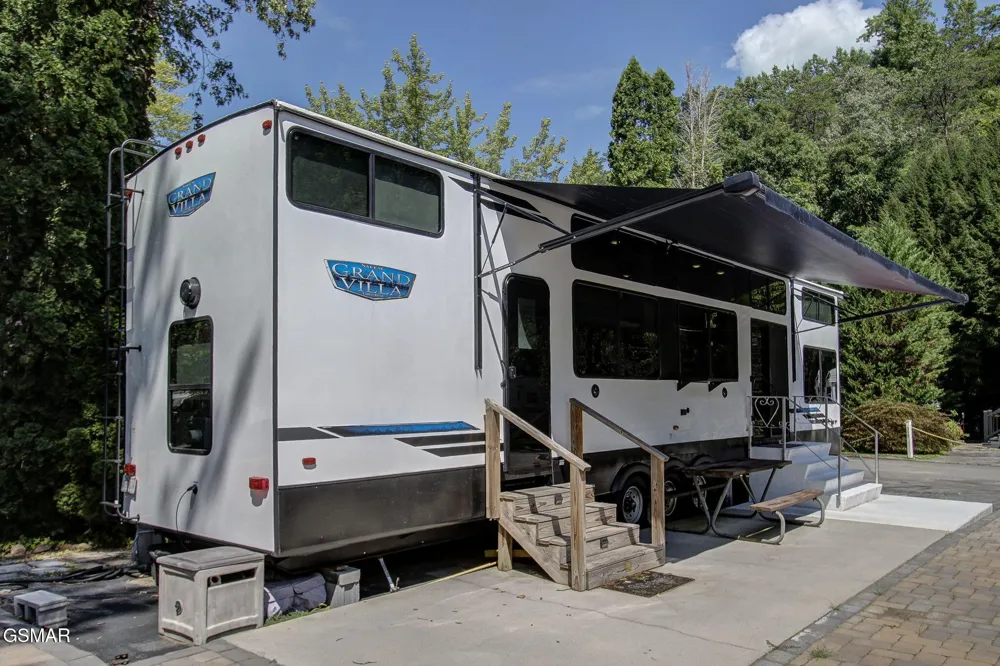 4229 E Parkway Gatlinburg, TN 37738